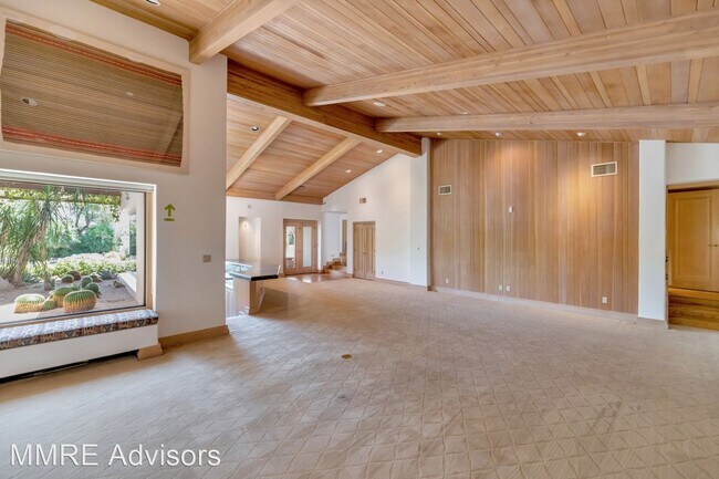Foto del edificio - 5 br, 7 bath House - 6107 N Palo Cristi Rd