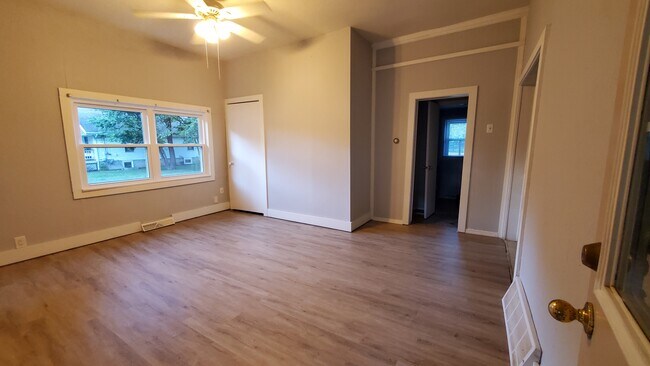 Foto del edificio - 206 N Maple St