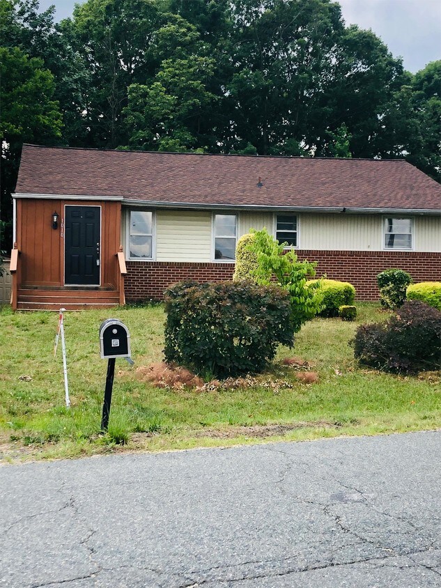 1010 Thomas Ln, Fredericksburg, VA 22405 House Rental in