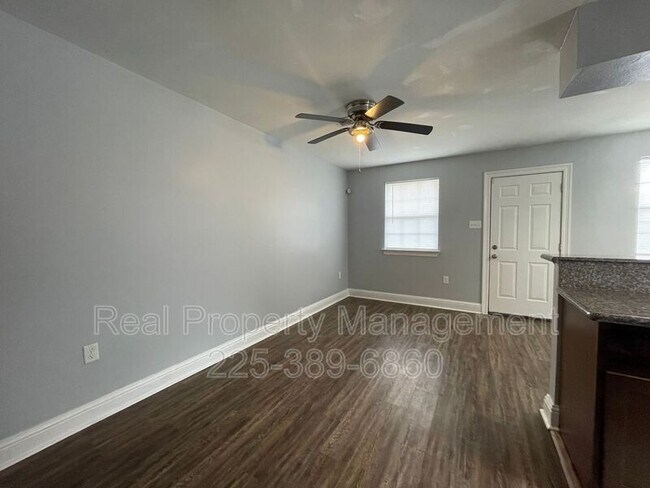 Foto del edificio - 5500 Dianna Dr