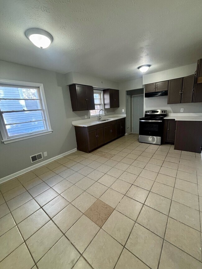 Foto del edificio - 1055 Euclid Ave