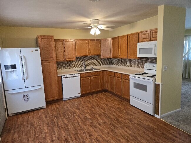 Foto del edificio - 1249 E Walnut St