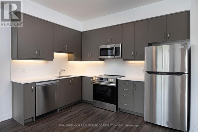Building Photo - 385-385 Arctic Red Dr