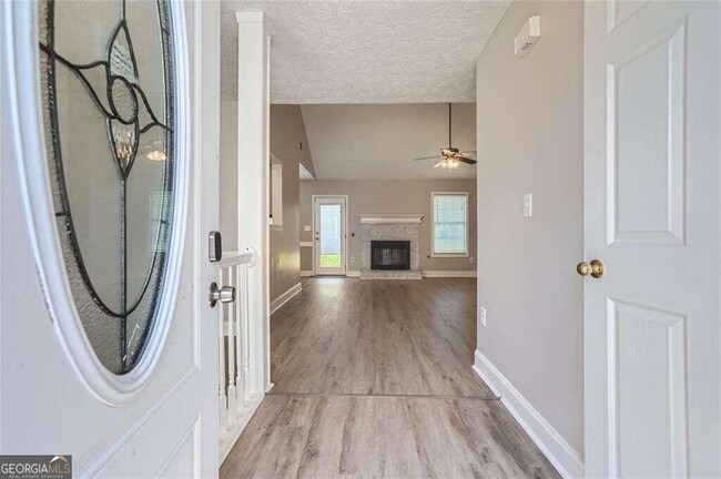 Building Photo - 1525 Snow Hill Dr