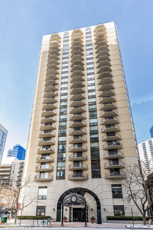 Building Photo - 70 W Huron St