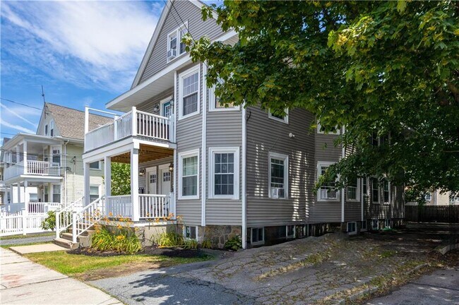 Foto del edificio - 15 Radcliffe Ave
