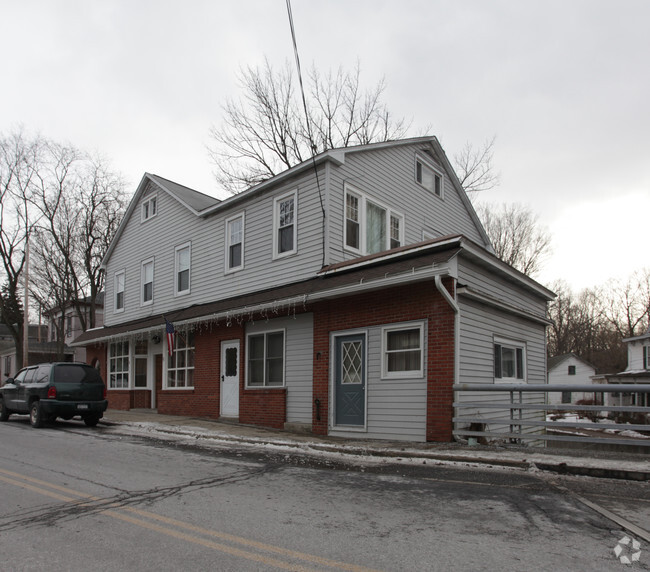 Building Photo - 579 Main St