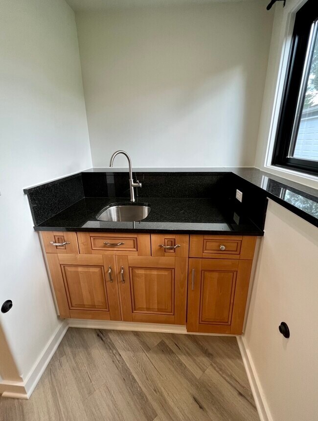 Foto del edificio - 2125 Burr Oak Ln