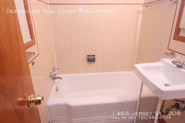 Foto del edificio - 1465 Jersey St