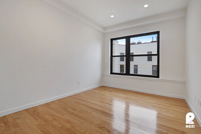 Building Photo - 33 Lincoln Rd