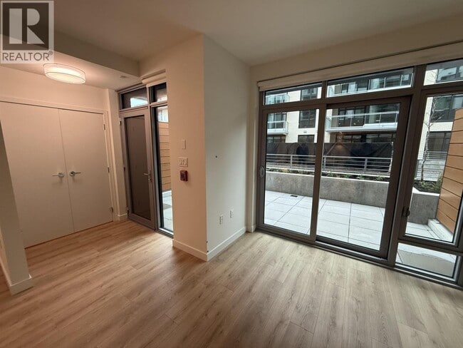 Building Photo - 755 Harbourside Dr