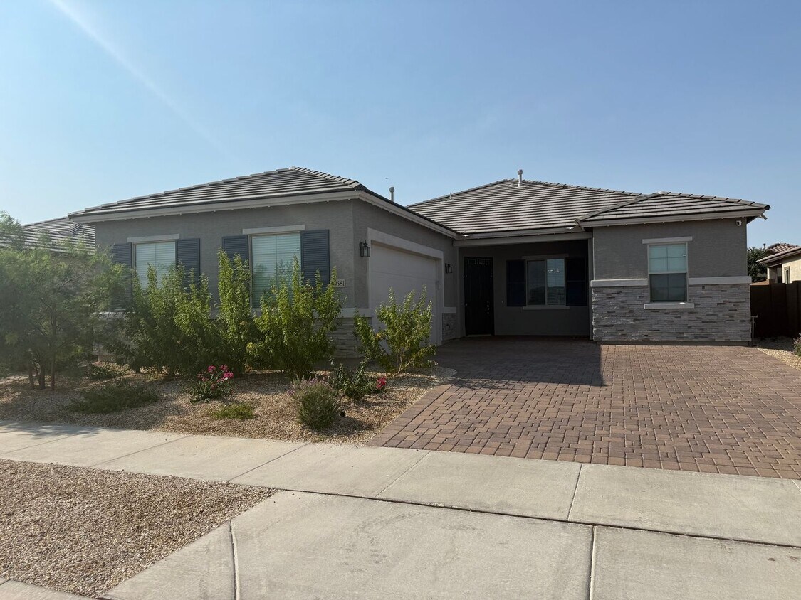 Foto principal - Spacious 4BR House in Goodyear