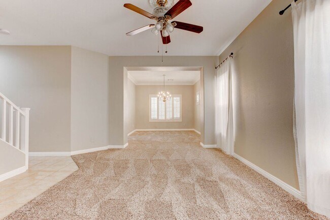 Foto del edificio - 809 Royal Birch Ln
