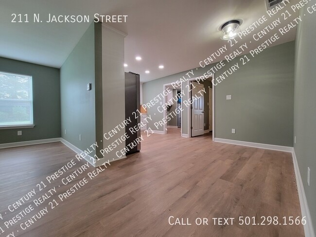 Building Photo - 211 N Jackson St