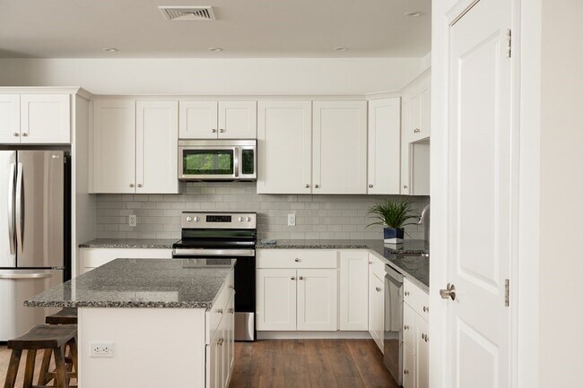 Building Photo - 390 Chief Justice Cushing Hwy