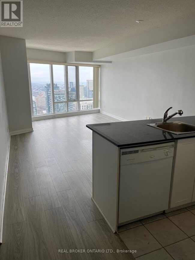 Building Photo - 210 Victoria St