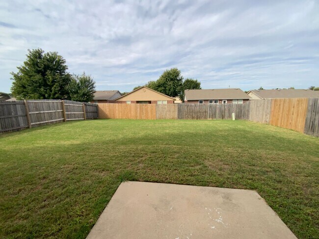 Foto del edificio - 3 bedroom 2 bath - SW OKC