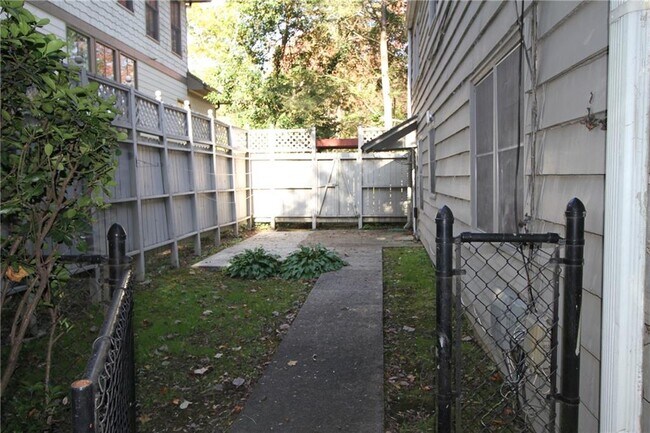 Foto del edificio - 2054 E Roxboro Rd NE