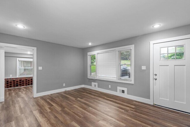 Foto del edificio - 1699 Flintwood Dr SE