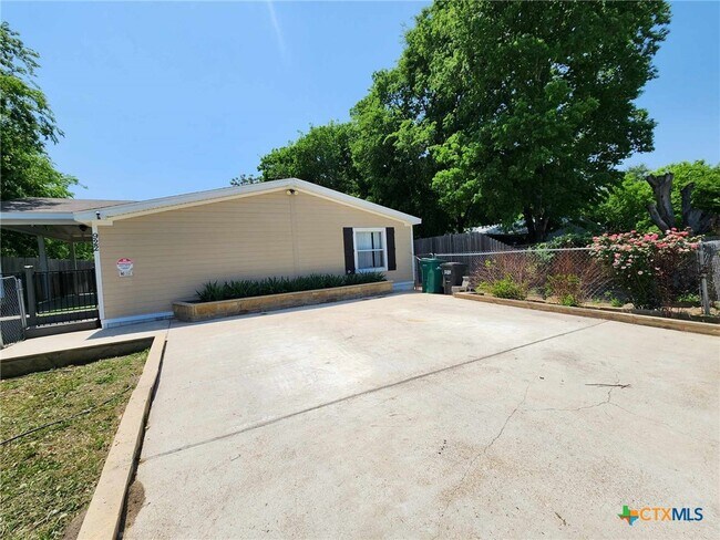 Foto del edificio - 922 Ashwood Dr