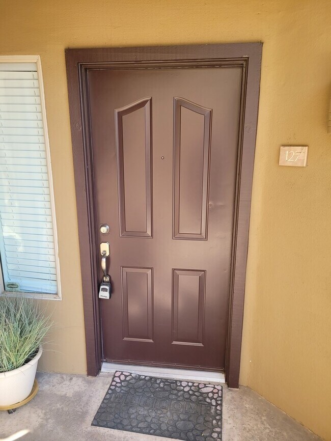Building Photo - Remodeled 1/1 for rent near Camelback & 36th St.