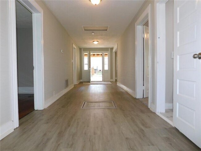 Foto del edificio - 557 Garner St