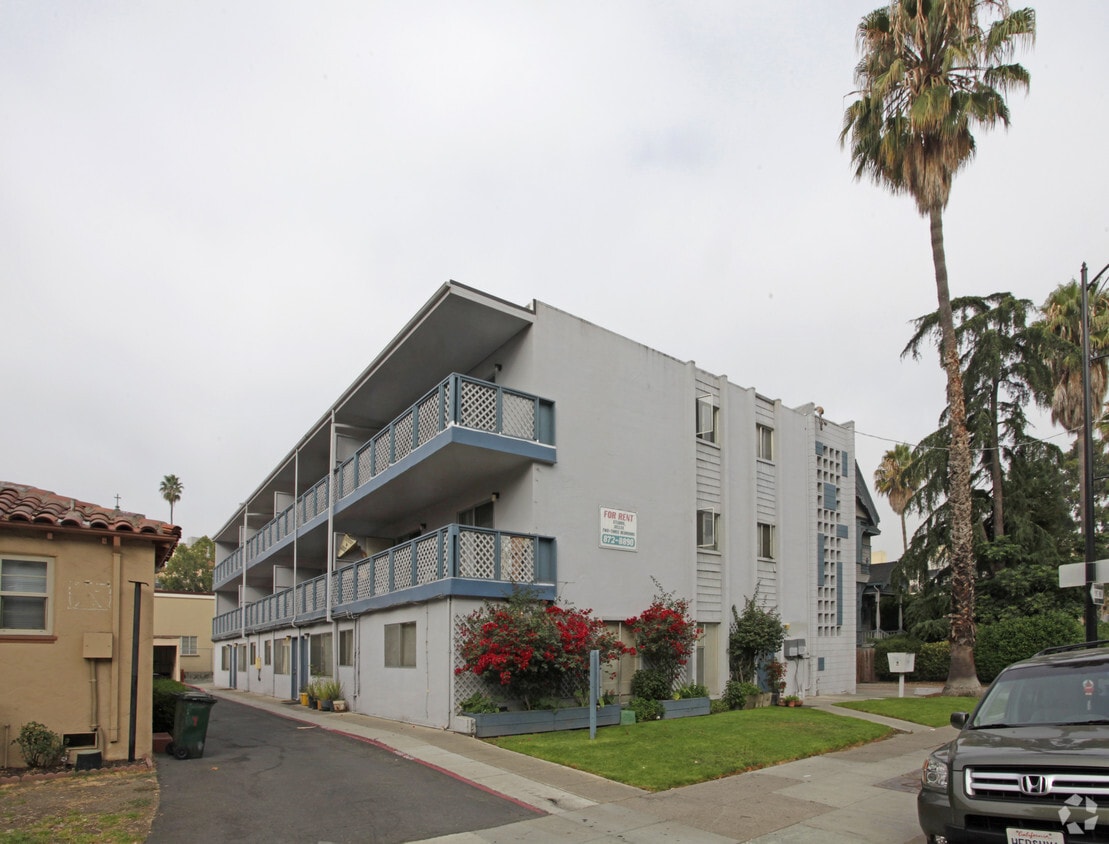 Primary Photo - Fourth Street Apartments