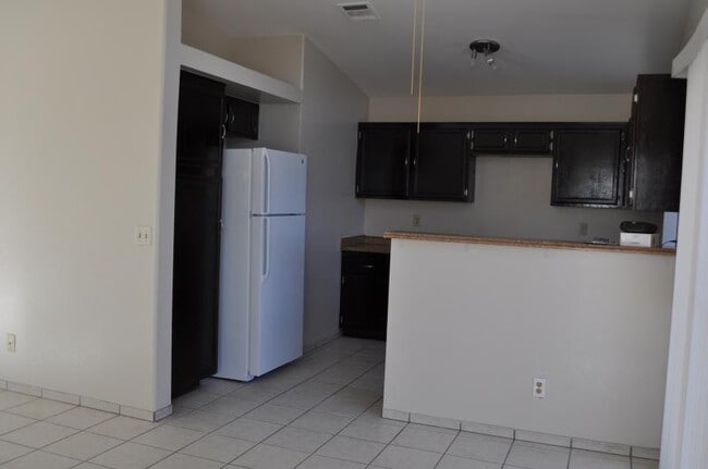 Foto del edificio - 1128 Pleasant Brook St