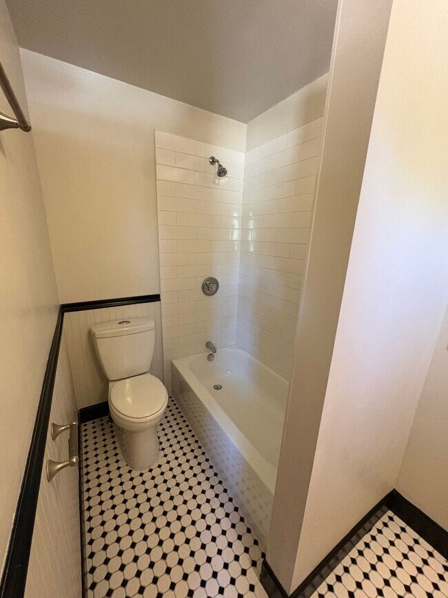 Foto del edificio - Private Suites in a Beautiful Shared Home Near UNC & Coffee Shops