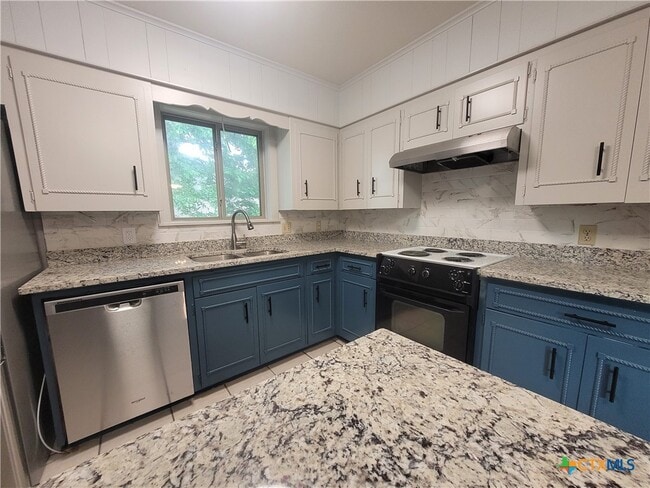 Building Photo - 1210 Hillcrest Dr