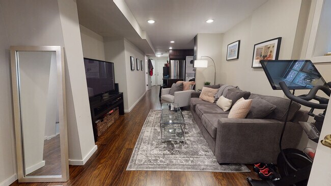 Foto del edificio - 718 W Oakdale Ave