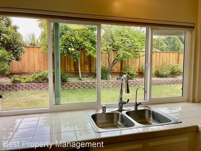 Building Photo - 4 br, 2 bath House - 107 Glacier Drive