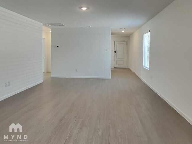 Foto del edificio - 2049 Belgian Dr