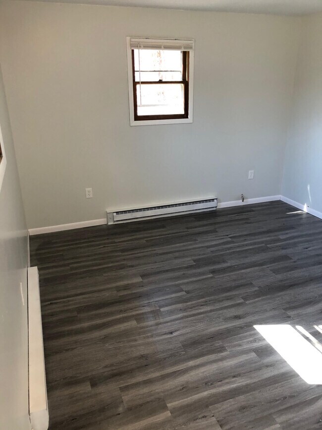 Building Photo - Brooke apartments unit 5