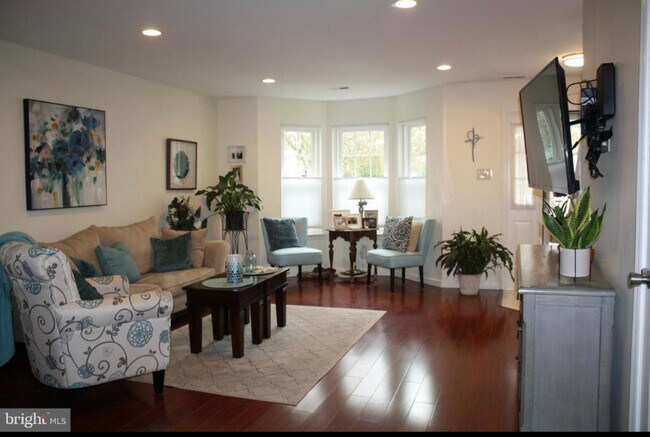Building Photo - 61 Greenridge Cir