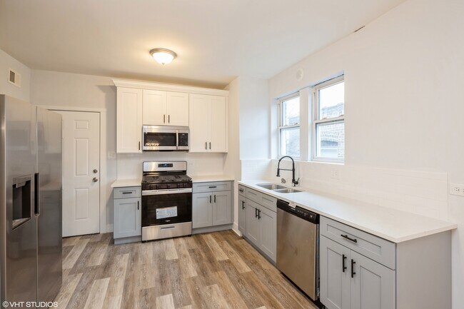 Building Photo - 7726 S Kingston Ave