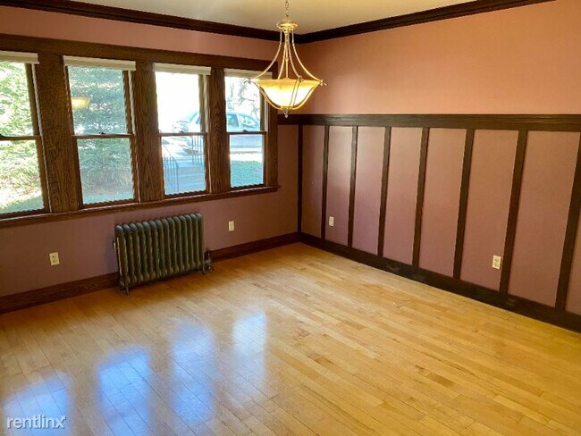 Building Photo - 3 br, 1.5 bath House - 13 St Elmo Rd