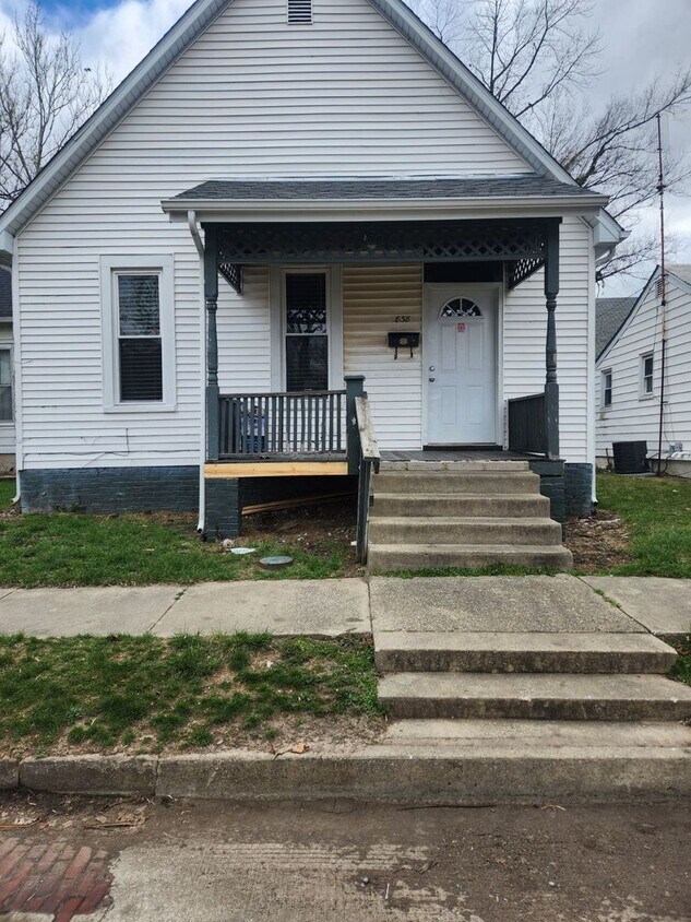 Foto principal - Quaint 2 BR/1 BA home section 8 preferred!