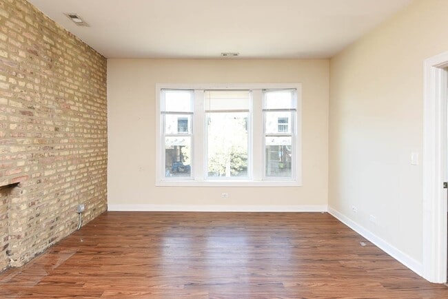 Building Photo - 3550 W Lawrence Ave