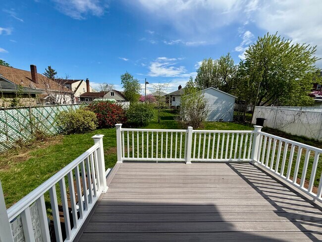 Foto del edificio - 13 Roosevelt Ave