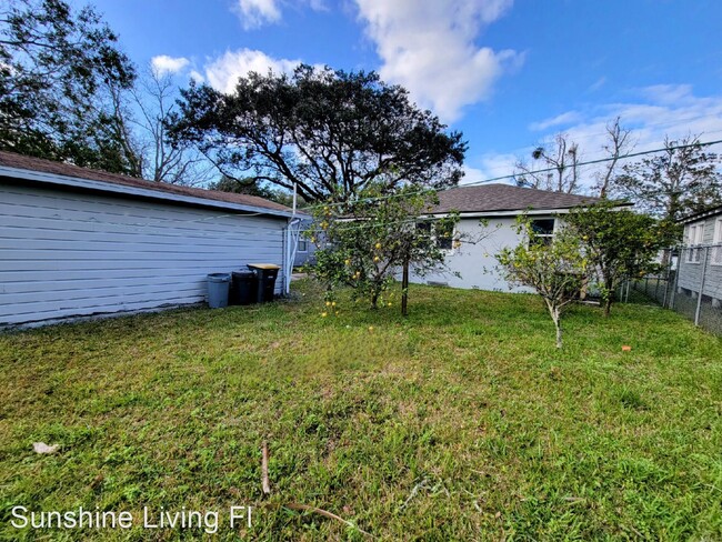 Foto del edificio - 3 br, 1 bath House - 206 E 45th St