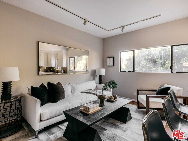 Foto del edificio - 14025 Riverside Dr