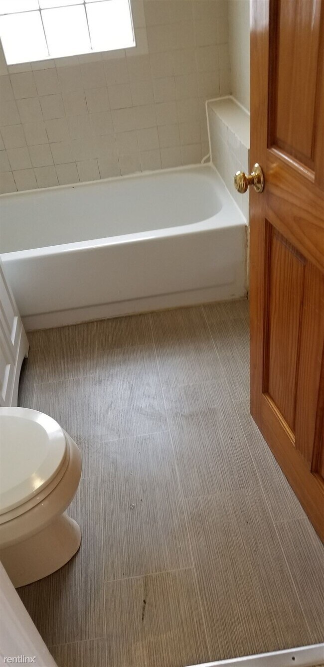 Foto del edificio - 2 br, 1 bath 4plex - 8722 W Mitchell St Ap...