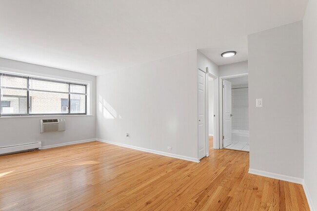 Foto del edificio - 6758 N Sheridan Rd