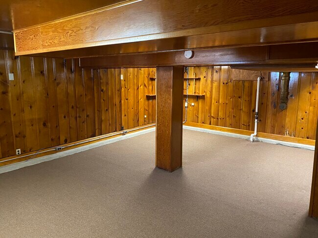 Finished Basement - 868 S 17th St
