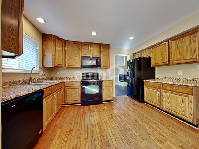 Foto del edificio - 823 Wingate Dr