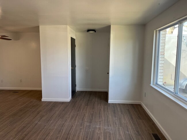 Building Photo - 43 Teri Dr