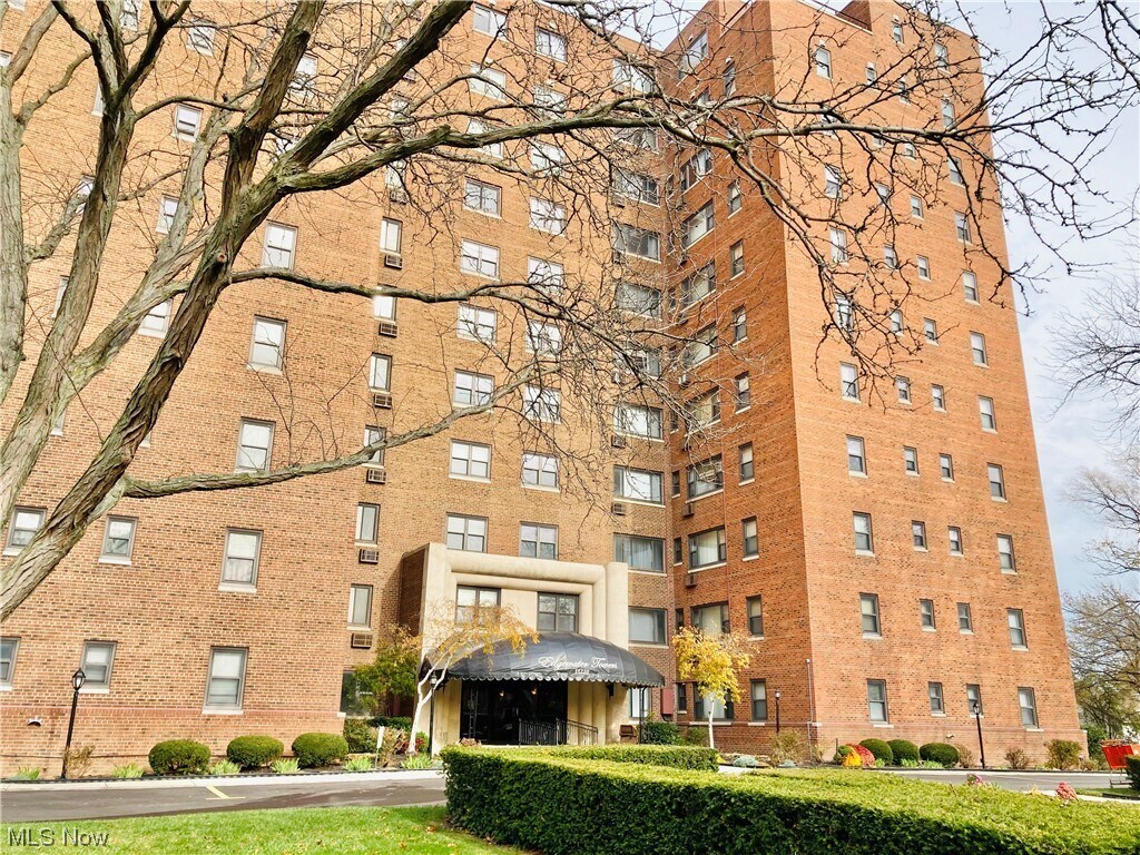 Primary Photo - 11720 Edgewater Dr