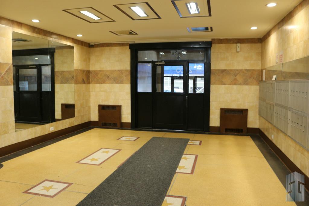 Building Photo - 2055 Anthony Ave