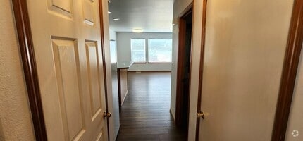 Building Photo - 1330 S Skyline Dr